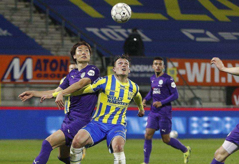 蕾哈娜等艺 蕾哈娜等艺